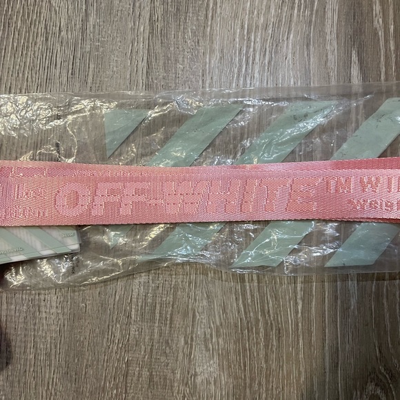 Brand new OFF-WHITE belt. Light pink. RARE - Picture 4 of 9
